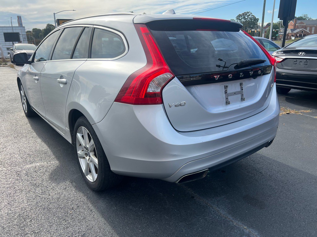 2017 Volvo V60 Image 6