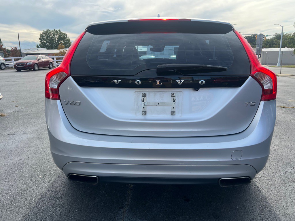 2017 Volvo V60 Image 7