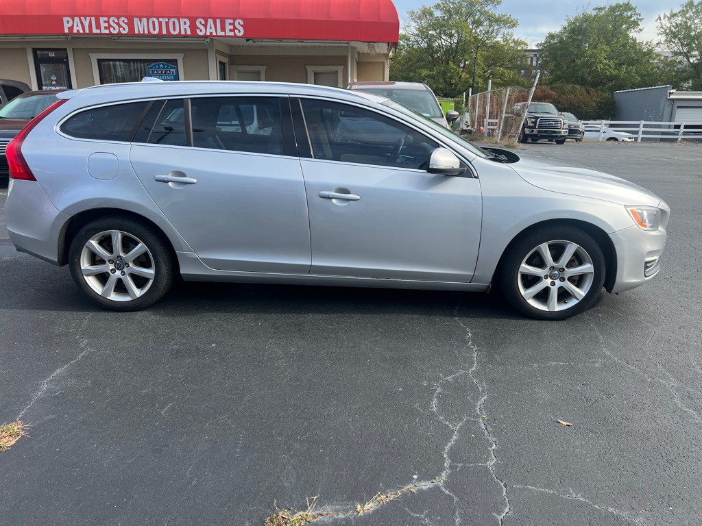 2017 Volvo V60 Image 9