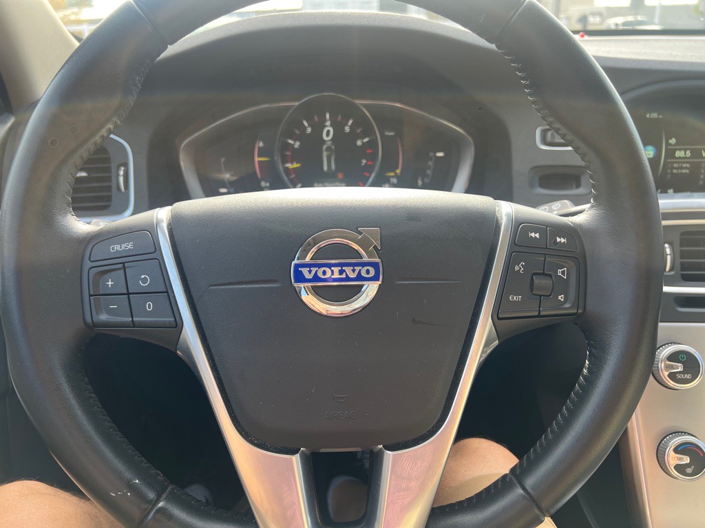 2017 Volvo V60 Image 14