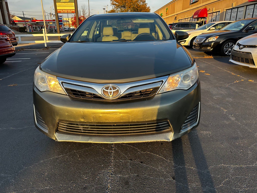 2014 Toyota Camry Image 2