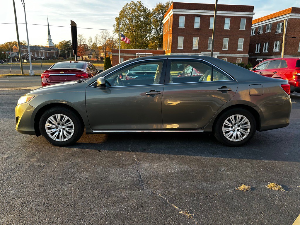 2014 Toyota Camry Image 4