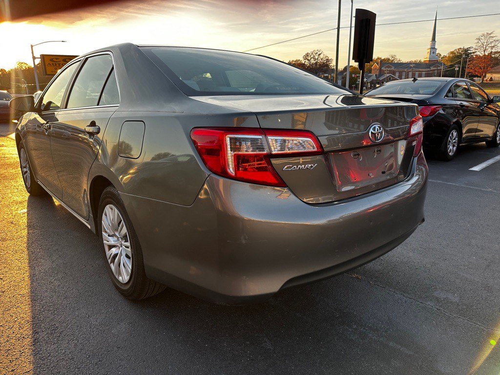 2014 Toyota Camry Image 5