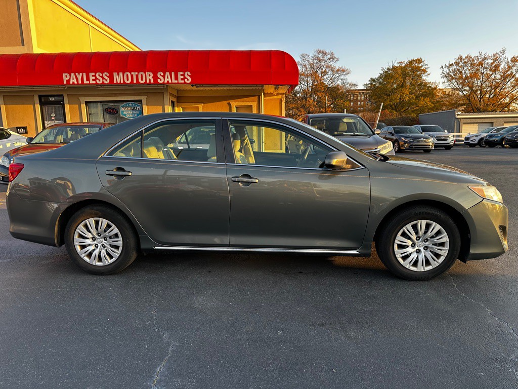 2014 Toyota Camry Image 8