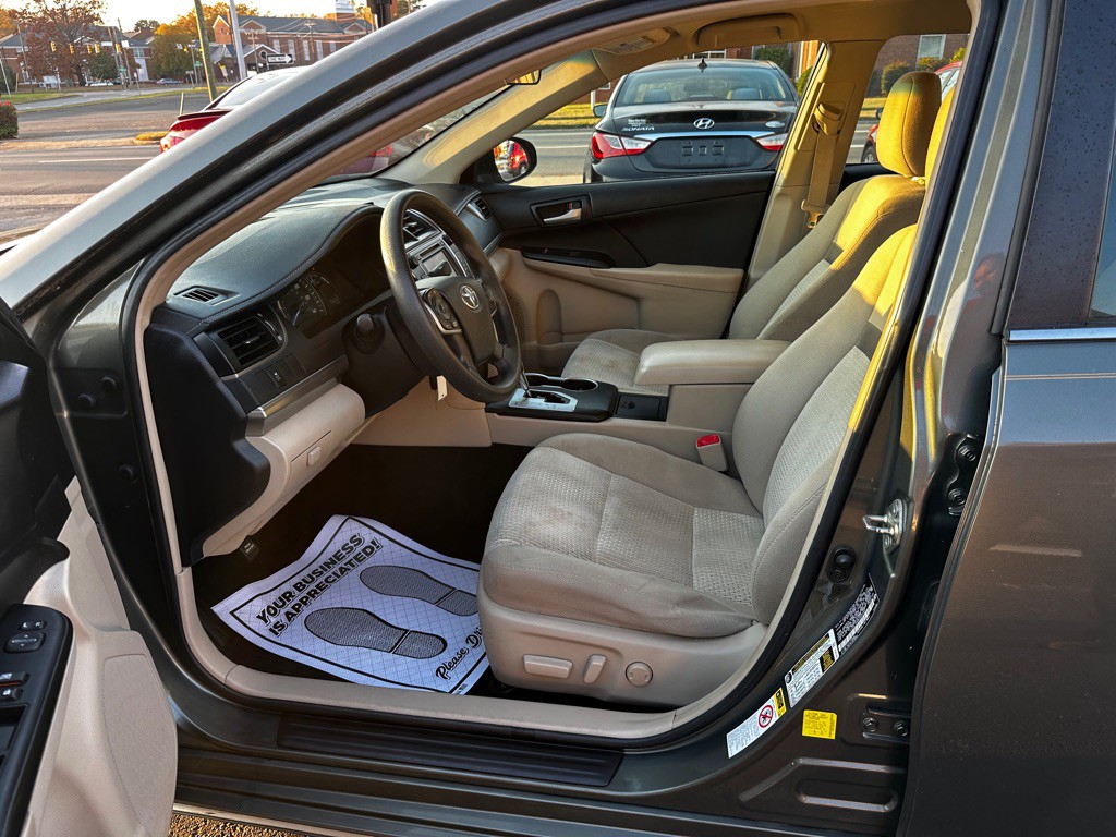 2014 Toyota Camry Image 11