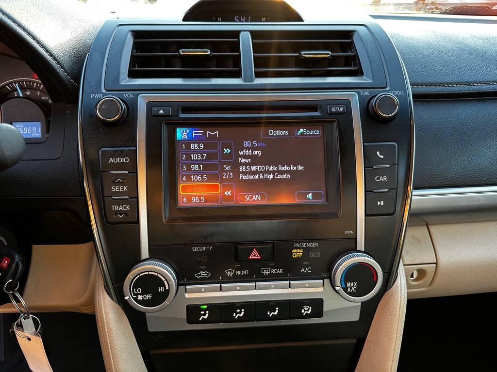 2014 Toyota Camry Image 15