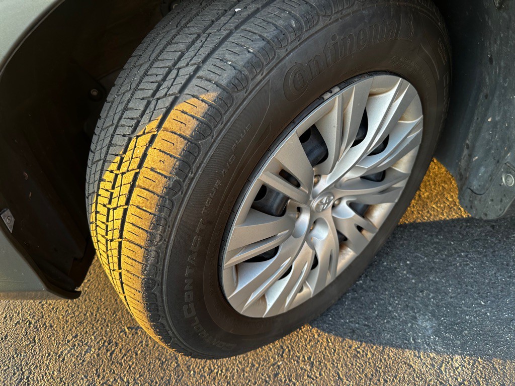 2014 Toyota Camry Image 18