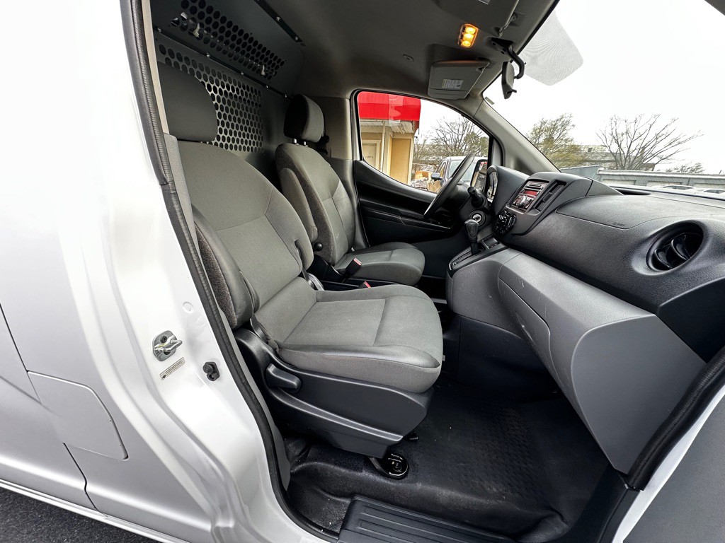 2015 Chevrolet Express Image 11