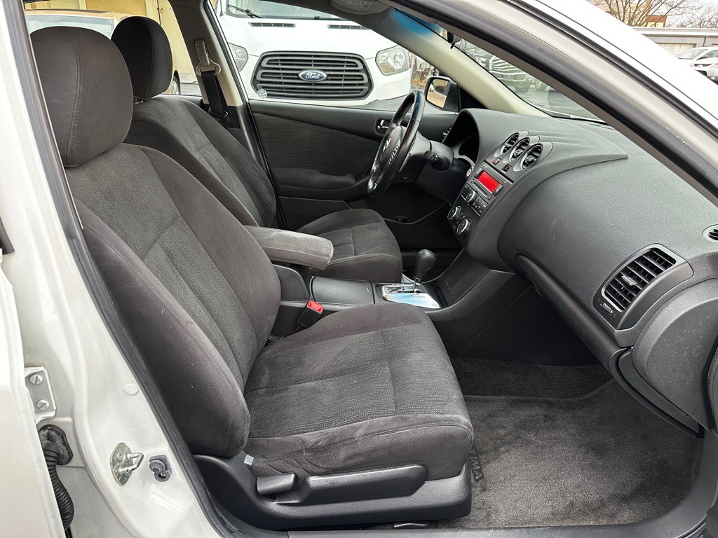 2012 Nissan Altima Image 9