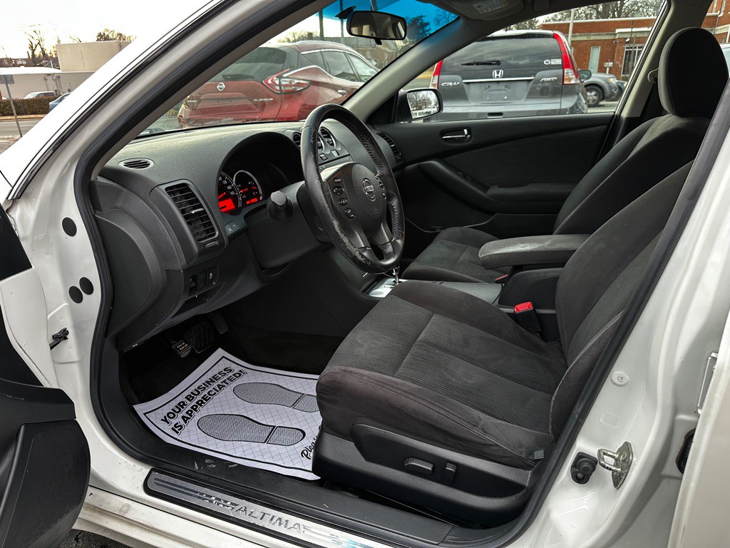 2012 Nissan Altima Image 10