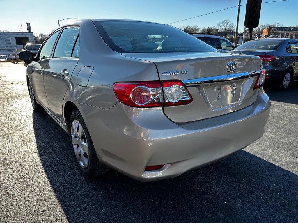 2013 Toyota Corolla Image 5