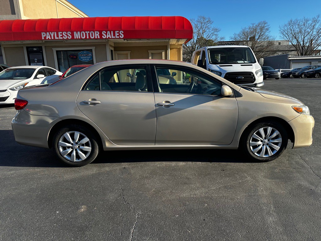 2013 Toyota Corolla Image 8