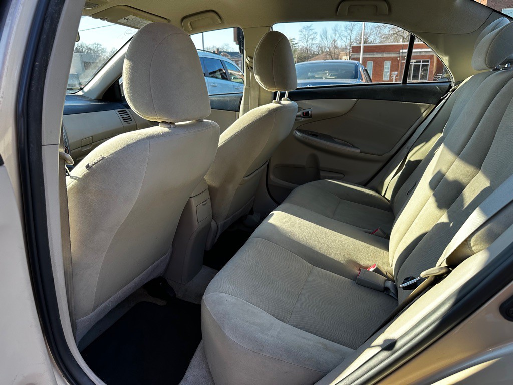 2013 Toyota Corolla Image 9