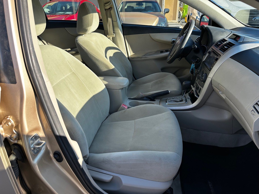 2013 Toyota Corolla Image 10