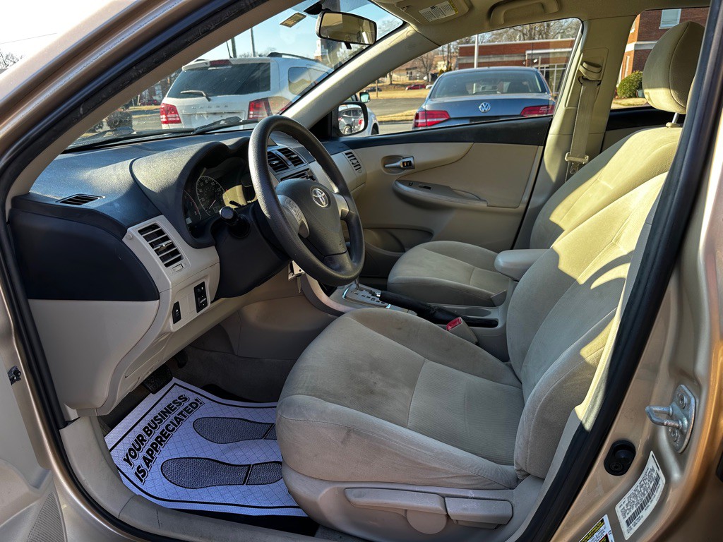 2013 Toyota Corolla Image 11