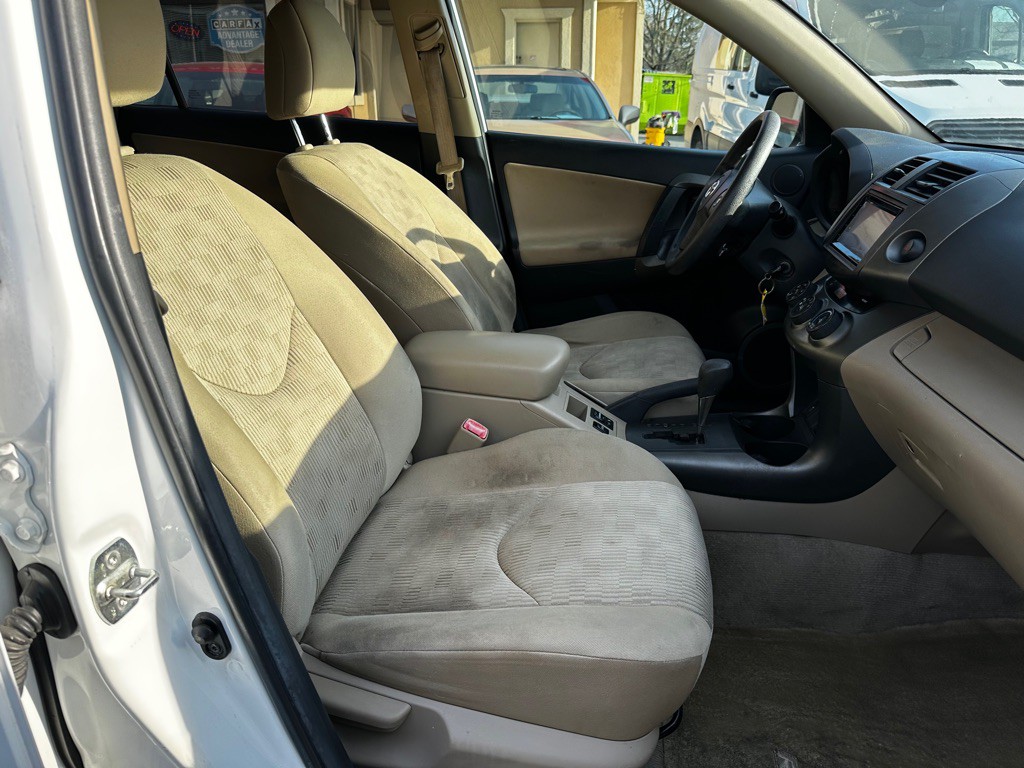 2011 Toyota Rav4 Image 9