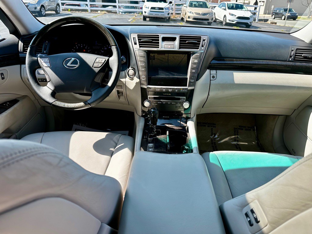 2010 Lexus LS Image 14