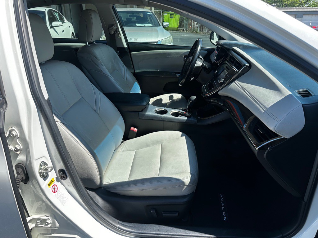 2014 Toyota Avalon Image 10