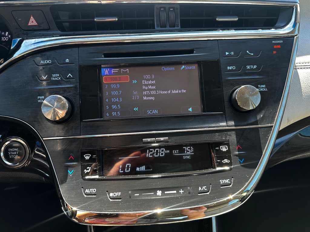 2014 Toyota Avalon Image 16