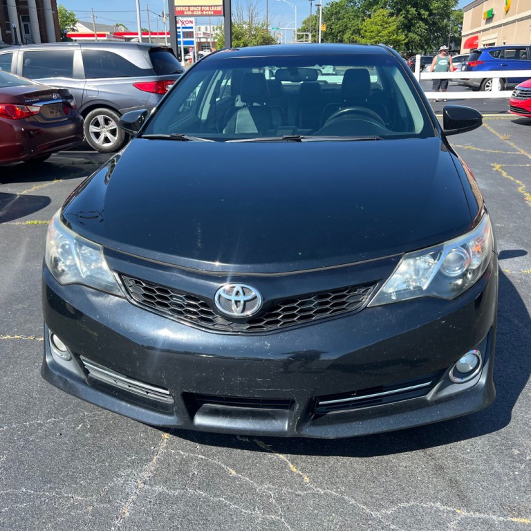 2012 Toyota Camry Image 2