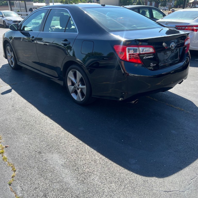 2012 Toyota Camry Image 5