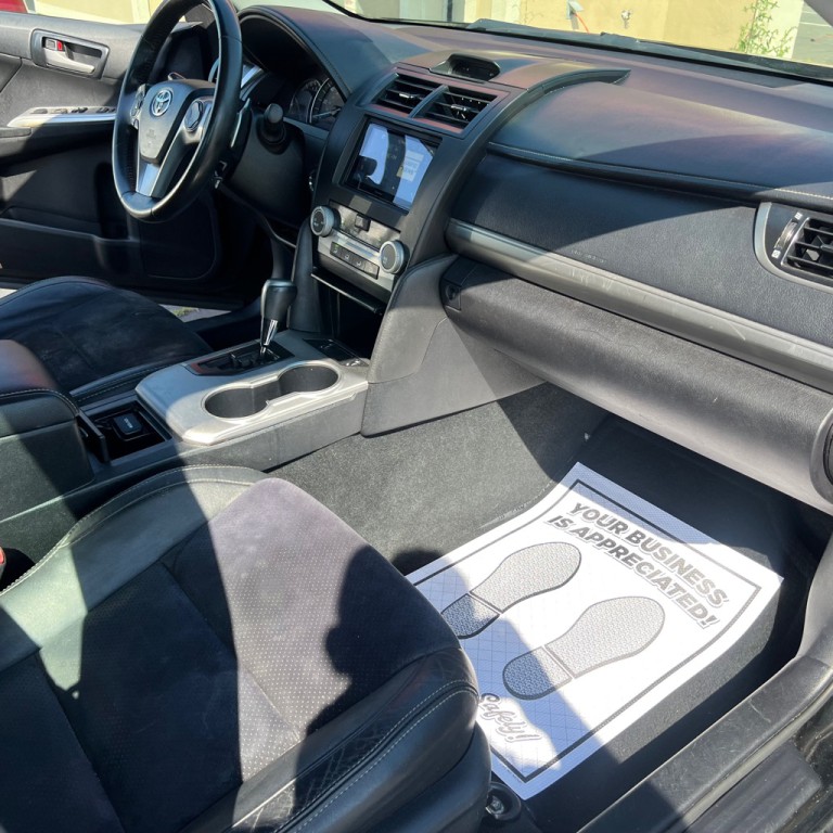 2012 Toyota Camry Image 10