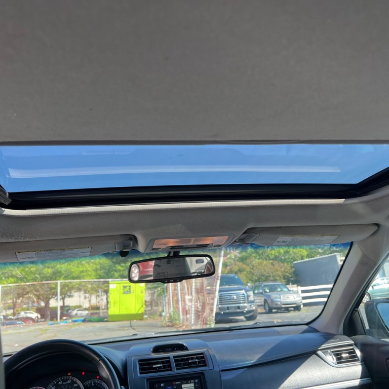 2012 Toyota Camry Image 18