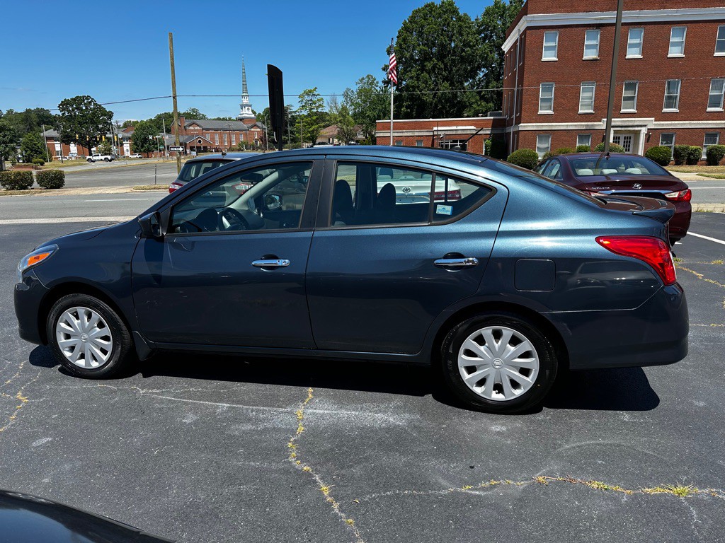 2015 Nissan Versa Image 4