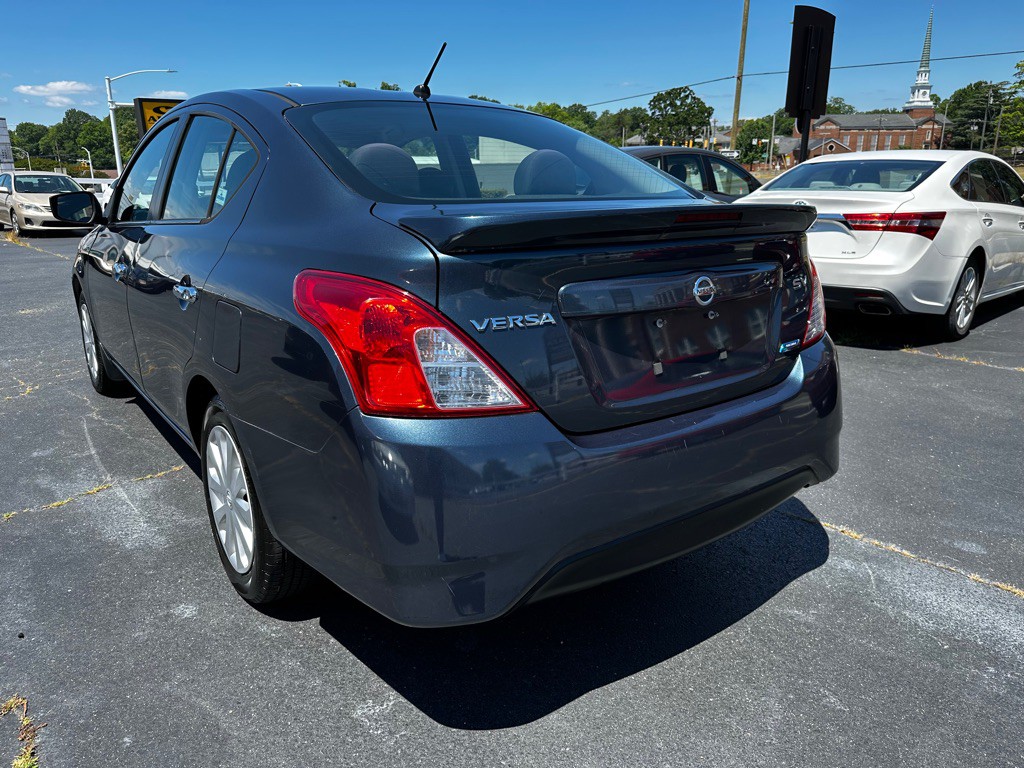 2015 Nissan Versa Image 5