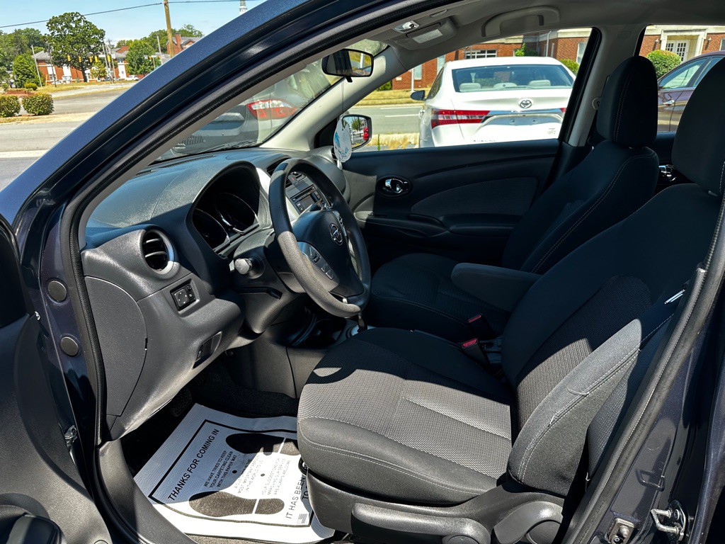 2015 Nissan Versa Image 11