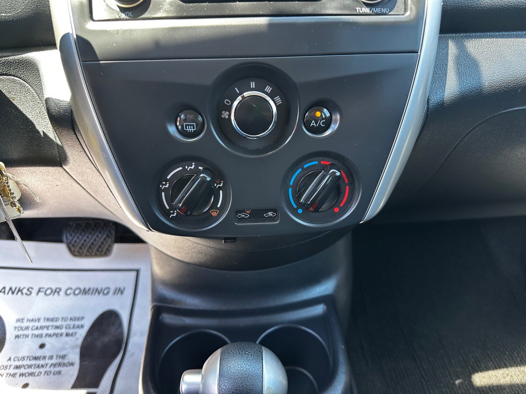2015 Nissan Versa Image 15