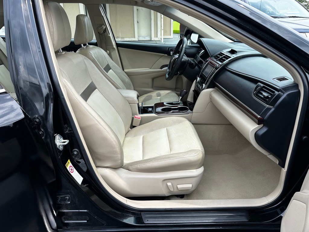 2012 Toyota Camry Image 10
