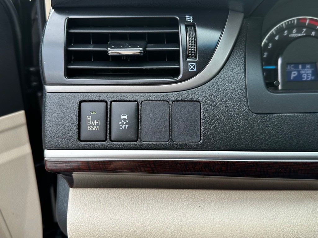 2012 Toyota Camry Image 21