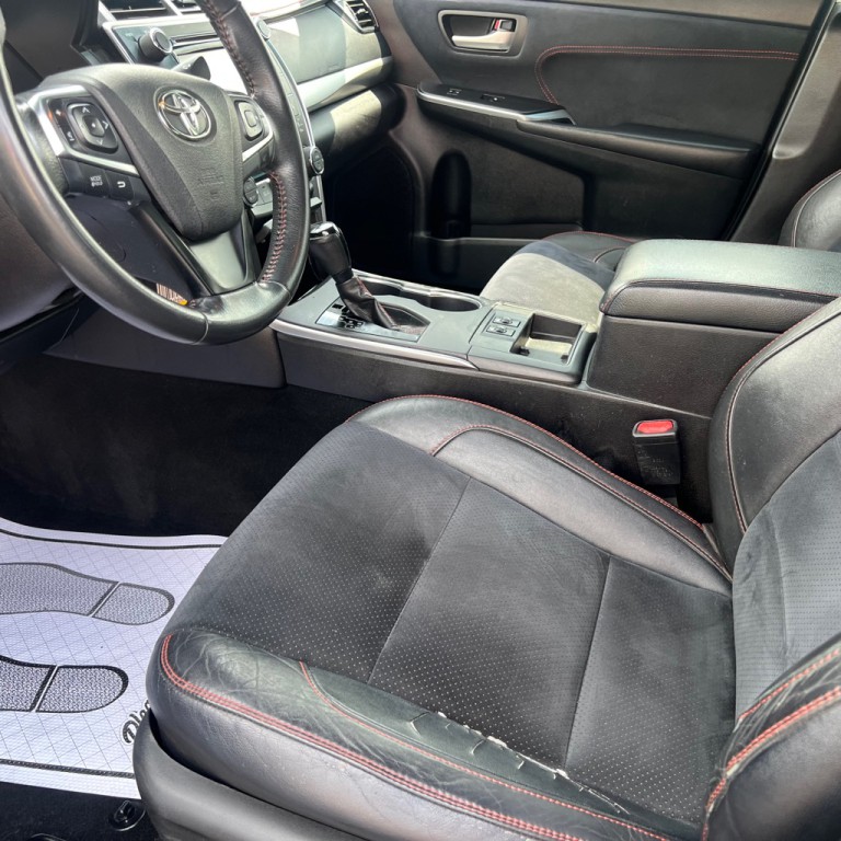 2017 Toyota Camry Image 10