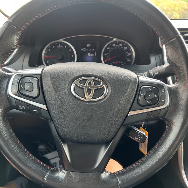 2017 Toyota Camry Image 13