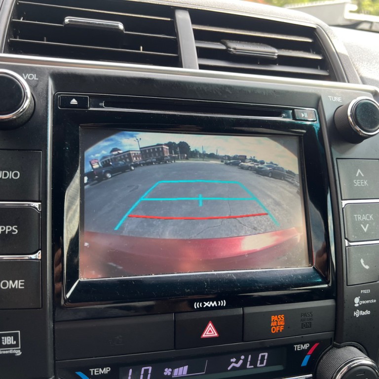 2017 Toyota Camry Image 16