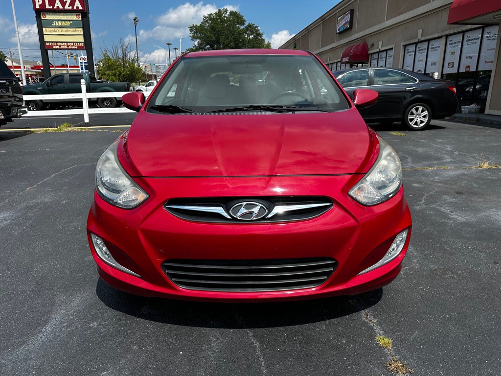 2012 Hyundai Accent Image 2