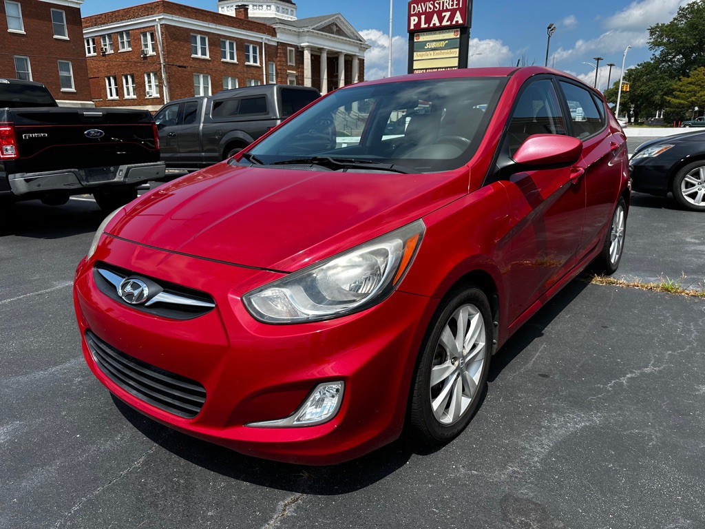 2012 Hyundai Accent Image 3