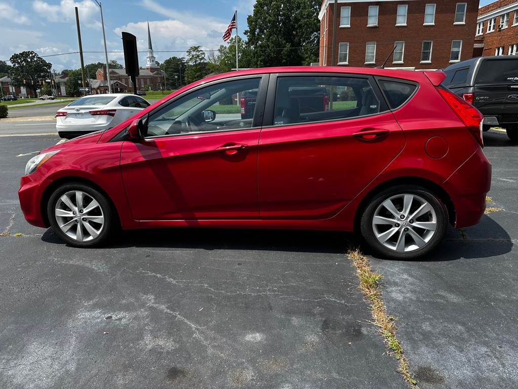 2012 Hyundai Accent Image 4