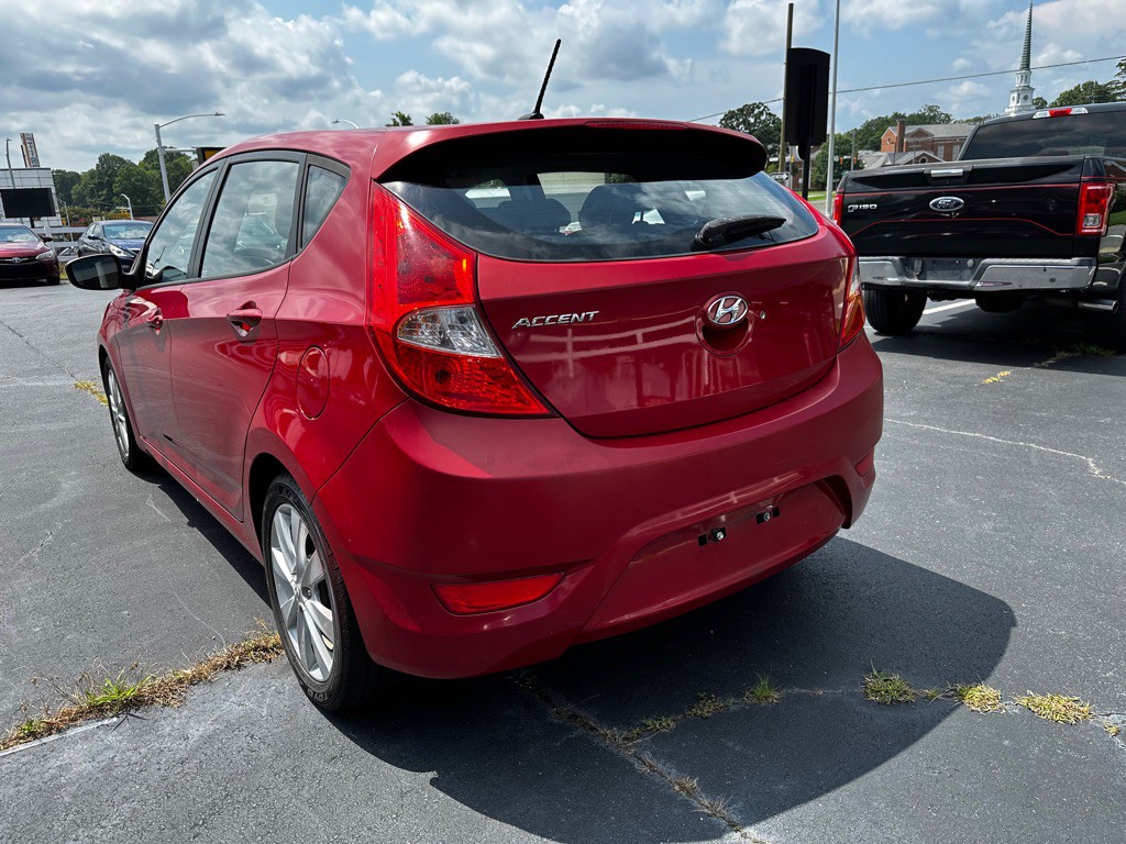2012 Hyundai Accent Image 5