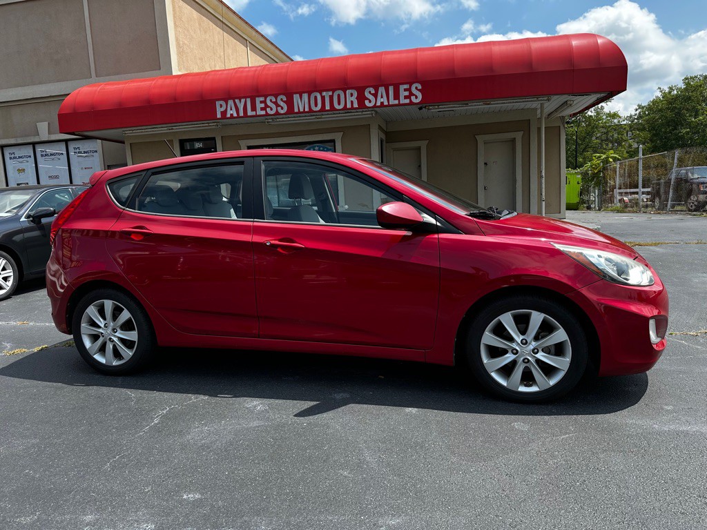 2012 Hyundai Accent Image 8