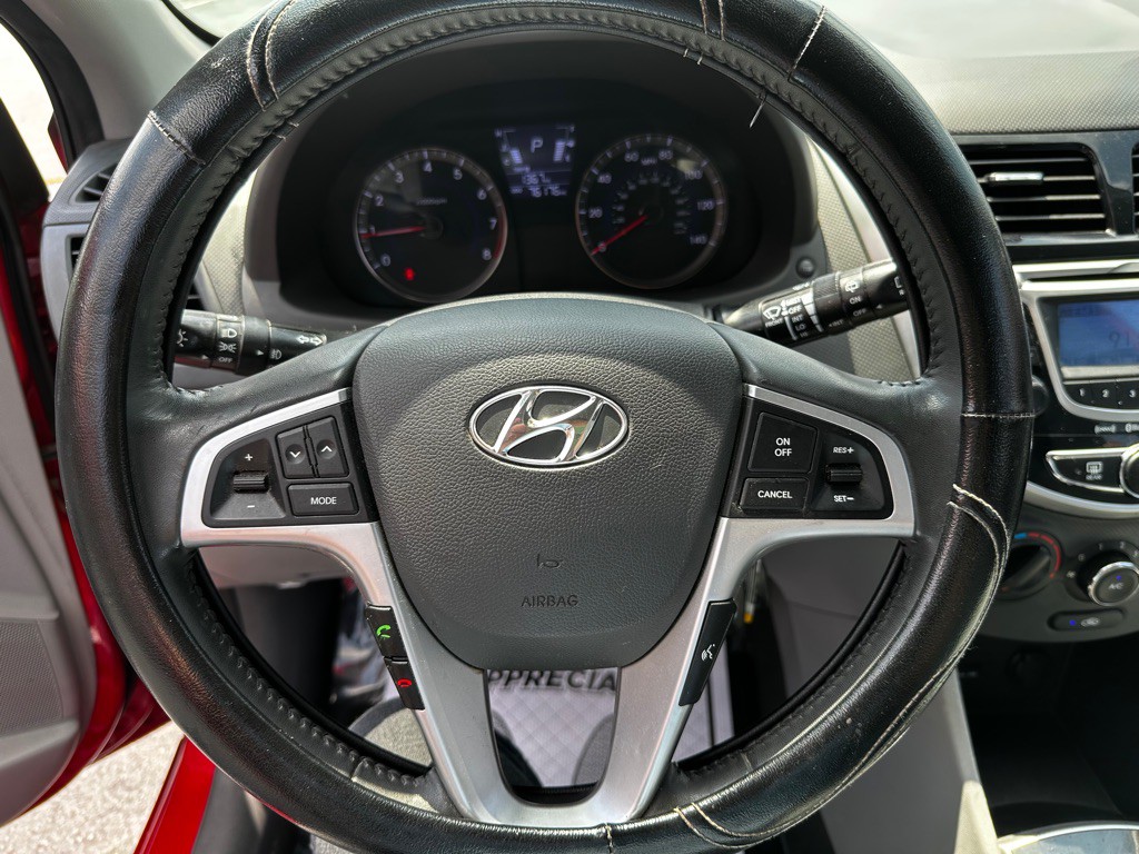 2012 Hyundai Accent Image 14