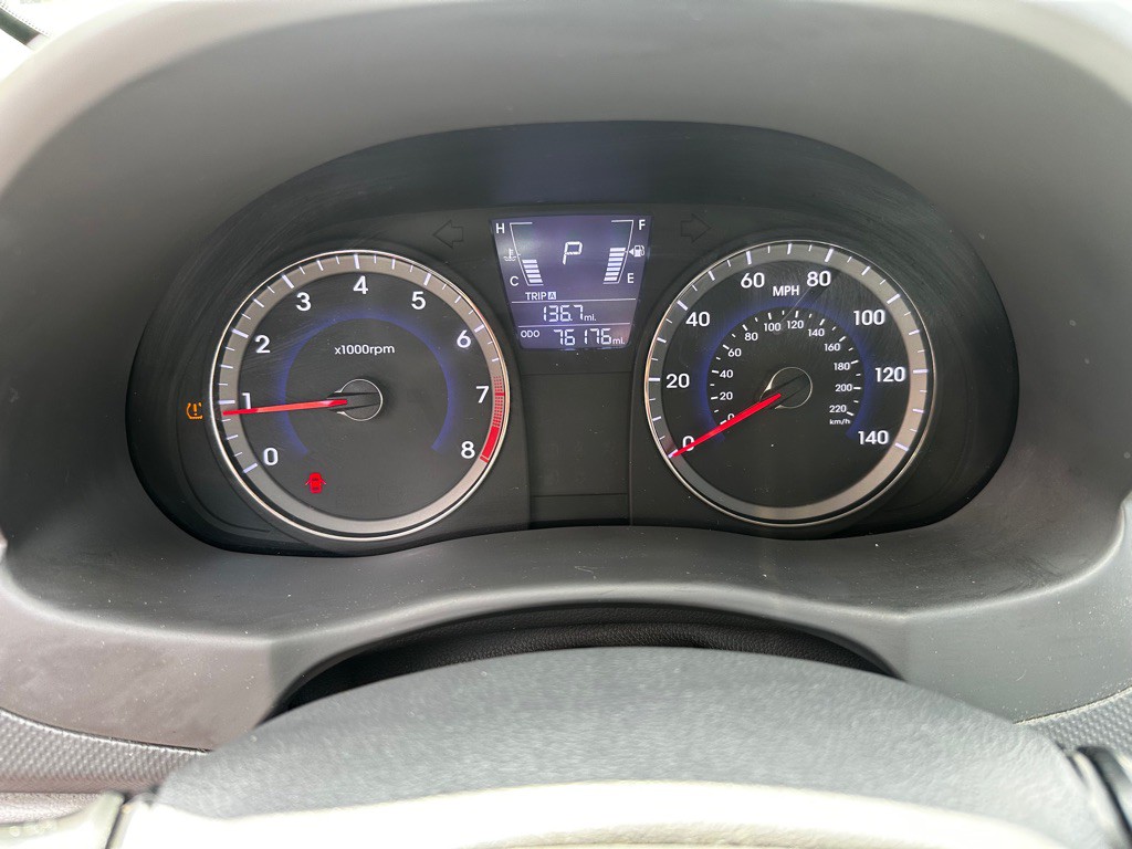 2012 Hyundai Accent Image 15