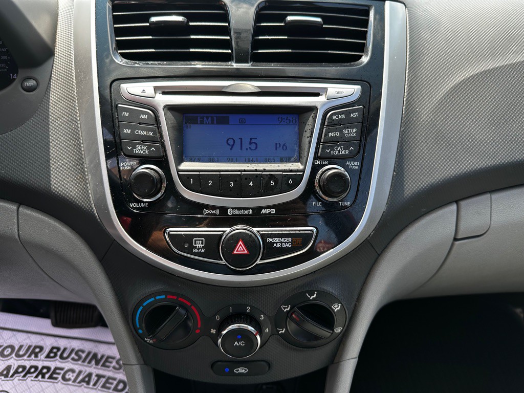 2012 Hyundai Accent Image 16