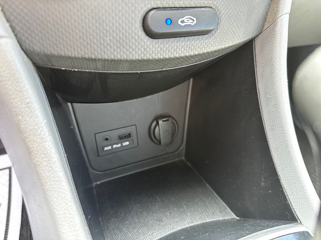 2012 Hyundai Accent Image 17