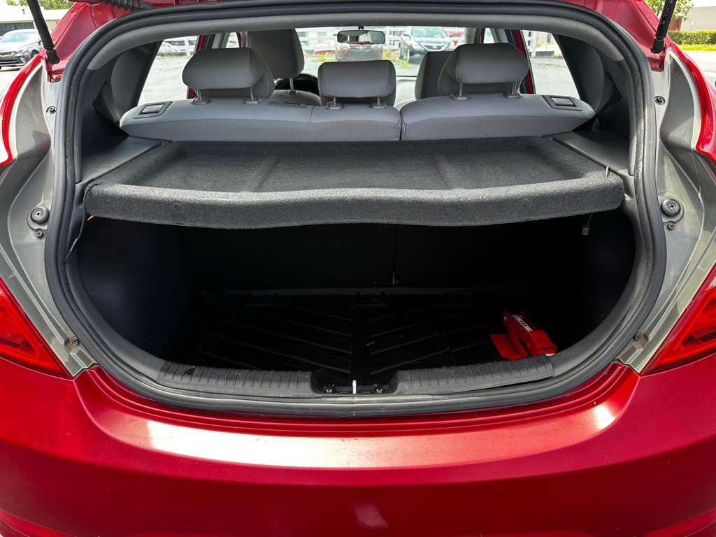 2012 Hyundai Accent Image 19