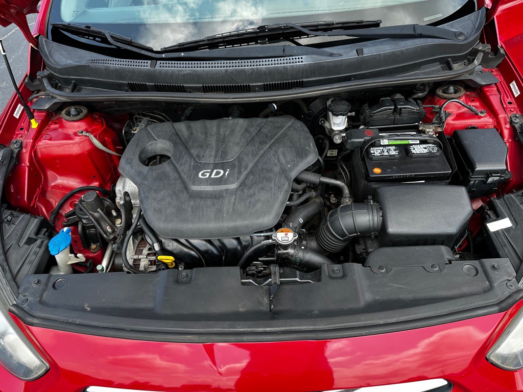 2012 Hyundai Accent Image 21
