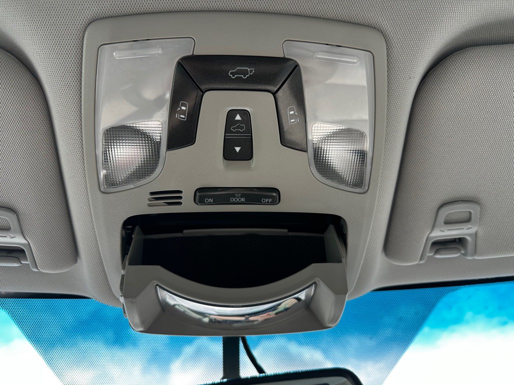 2017 Toyota Sienna Image 23