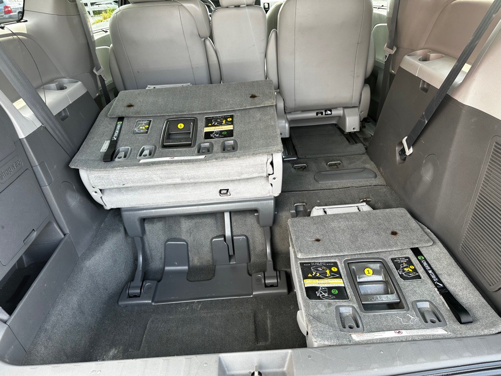 2017 Toyota Sienna Image 26