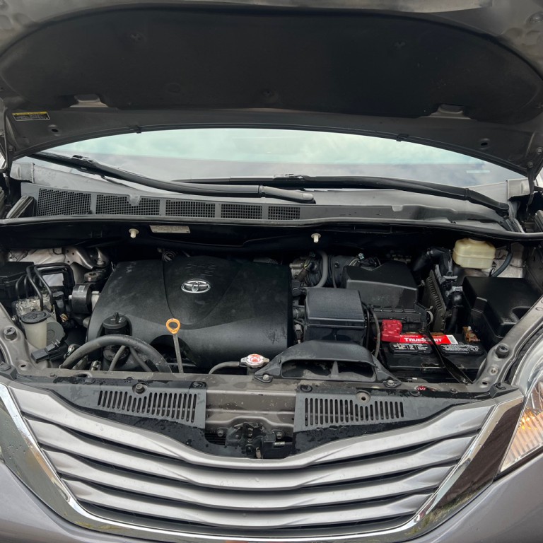 2017 Toyota Sienna Image 28